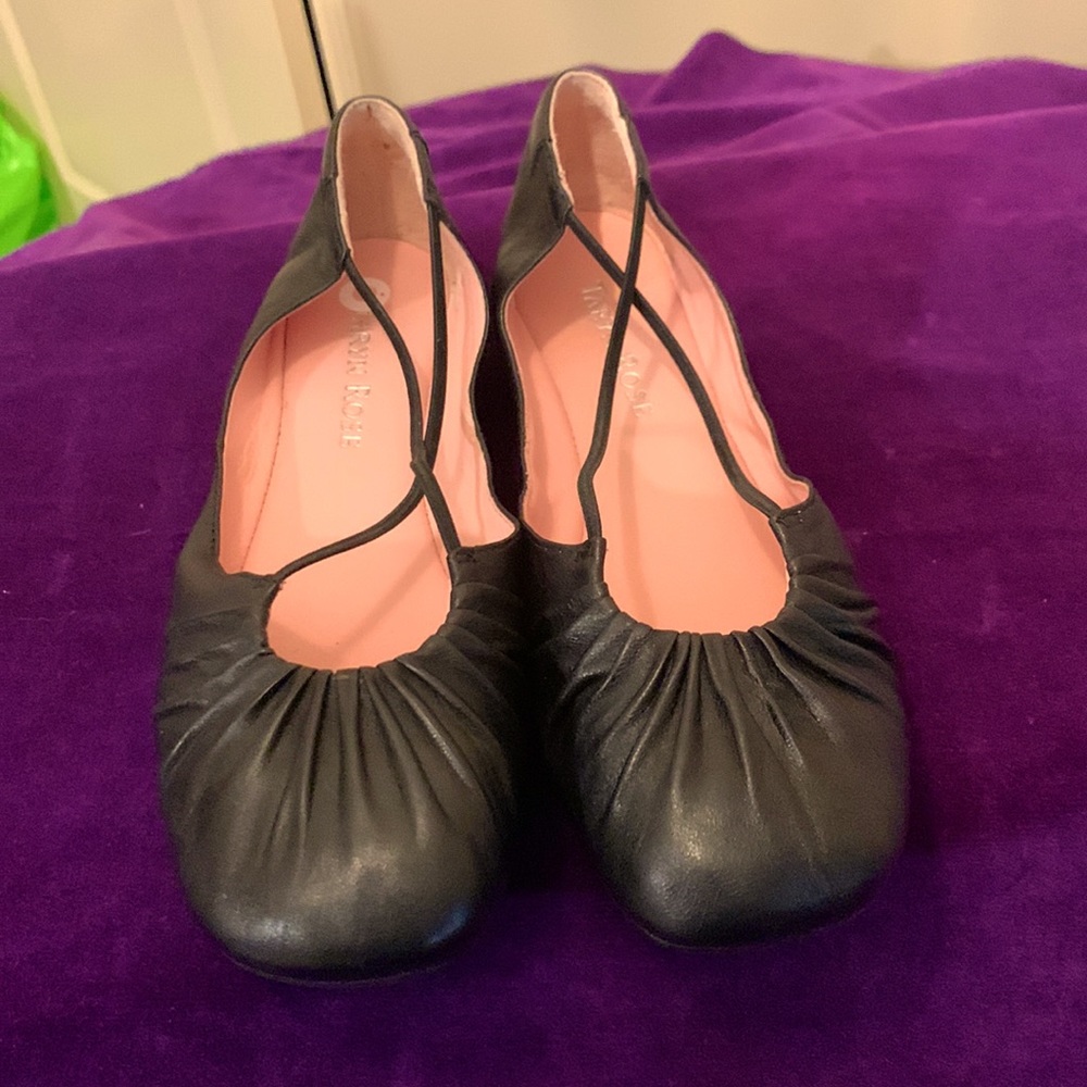 Taryn Rose Bryan Keyhole ballet flats size 5 1/2M